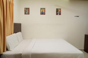 Postel nebo postele na pokoji v ubytování Srirengavilasam Elite - Srirangam