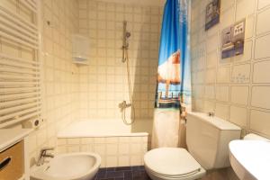 Koupelna v ubytování INNOUTHOME Casa Familiar con Piscina y Jardín Av 3 Calas
