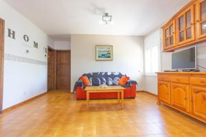 Posezení v ubytování INNOUTHOME Casa Familiar con Piscina y Jardín Av 3 Calas