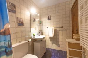 Koupelna v ubytování INNOUTHOME Casa Familiar con Piscina y Jardín Av 3 Calas