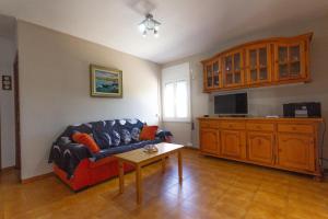 Posezení v ubytování INNOUTHOME Casa Familiar con Piscina y Jardín Av 3 Calas