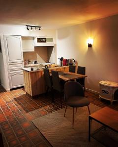 Kuchyň nebo kuchyňský kout v ubytování Superbe appartement avec vue et parking gratuit + 11 fotografií