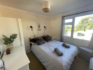a bedroom with a bed with two pillows on it at 2 Bedroom Holiday Chalet near Bude in Kilkhampton
