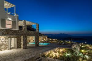 Bazén v ubytovaní Mykonos Esti Luxury Villas alebo v jeho blízkosti