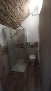 A bathroom at La maison du château