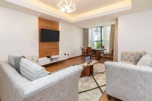 TV a/nebo společenská místnost v ubytování CySuites Apartment Hotel