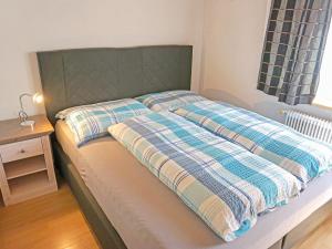 Rúm í herbergi á Apartment Anich by Interhome