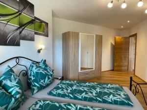 Posteľ alebo postele v izbe v ubytovaní Apartment Bergblick by Interhome