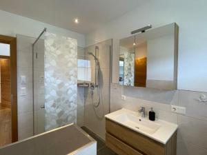 Kúpeľňa v ubytovaní Apartment Bergblick by Interhome