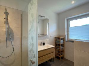 Kúpeľňa v ubytovaní Apartment Bergblick by Interhome