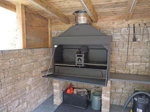 een open haard in een bakstenen muur met een pot erop bij Apartment Leiter-3 by Interhome in Sölden