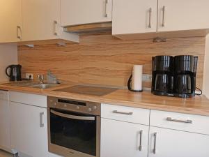 Kuchyň nebo kuchyňský kout v ubytování Apartment Leiter-3 by Interhome
