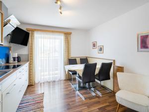 Kuchyň nebo kuchyňský kout v ubytování Apartment Rupertus-3 by Interhome