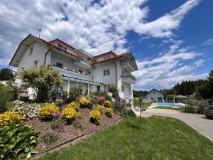 The swimming pool at or close to Apartment Frank-1 by Interhome