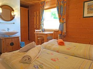 Posteľ alebo postele v izbe v ubytovaní Apartment Helmreich-5 by Interhome
