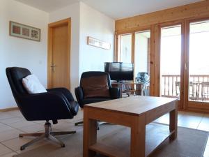 TV a/nebo společenská místnost v ubytování Apartment Les Chouettes 1 by Interhome