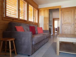 Posezení v ubytování Apartment Les Chouettes 1 by Interhome + 31 fotografií