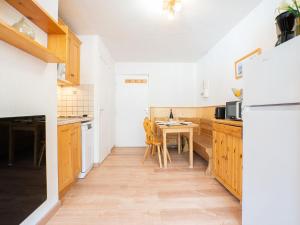 Kuchyň nebo kuchyňský kout v ubytování Apartment Cime de Caron 2701 by Interhome