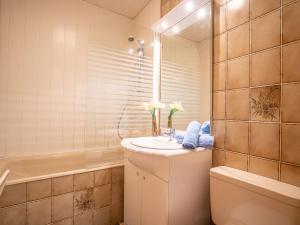 Koupelna v ubytování Apartment Sérac B4 by Interhome