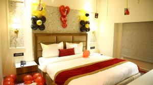 Postel nebo postele na pokoji v ubytování Royal 9 hotel & Banquet