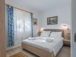 Säng eller sängar i ett rum på Holiday Home Ruza - PUL503 by Interhome