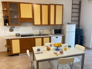 Cucina o angolo cottura di Apartment Chiara - PTL201 by Interhome