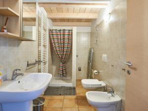 A bathroom at Holiday Home Gelsomino-1 by Interhome