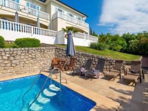 Bazén v ubytování Holiday Home Albertina-2 by Interhome nebo v jeho okolí
