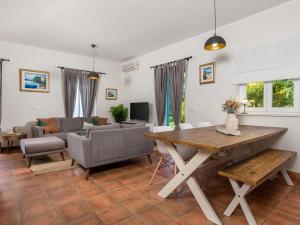 TV a/nebo společenská místnost v ubytování Holiday Home Albertina-2 by Interhome