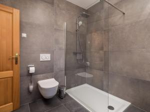 Koupelna v ubytování Holiday Home Albertina-2 by Interhome
