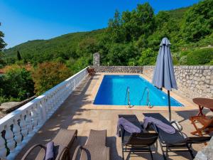 Bazén v ubytování Holiday Home Albertina-1 by Interhome nebo v jeho okolí