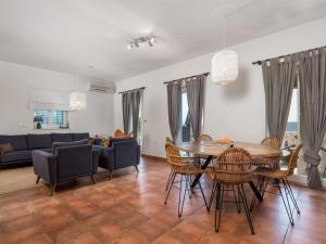 Posezení v ubytování Holiday Home Albertina-1 by Interhome