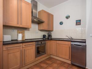 Kuchyň nebo kuchyňský kout v ubytování Holiday Home Albertina-1 by Interhome