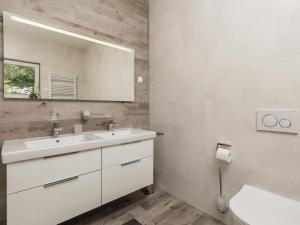 Koupelna v ubytování Holiday Home Albertina-1 by Interhome