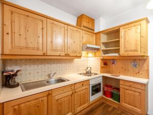 Kuchyň nebo kuchyňský kout v ubytování Apartment Dachstein-1 by Interhome