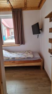 A bed or beds in a room at Gospodarstwo u Jasia