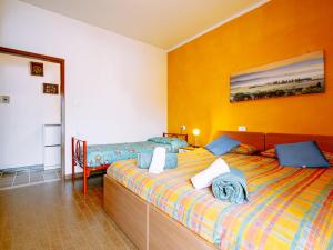 Ένα ή περισσότερα κρεβάτια σε δωμάτιο στο Apartment Deval-2 by Interhome