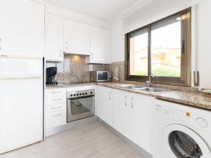 Kuchyňa alebo kuchynka v ubytovaní Apartment Edificio Blaucel by Interhome