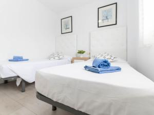 Posteľ alebo postele v izbe v ubytovaní Apartment Edificio Blaucel by Interhome