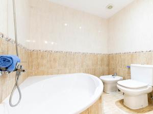 Kúpeľňa v ubytovaní Apartment Edificio Blaucel by Interhome