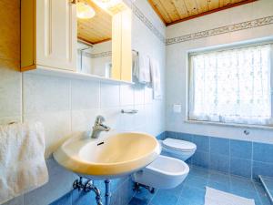 Kúpeľňa v ubytovaní Apartment Cincelli - Catinaccio by Interhome