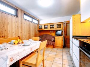 Kuchyňa alebo kuchynka v ubytovaní Apartment Cincelli - Catinaccio by Interhome