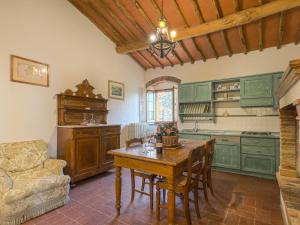 Dapur atau dapur kecil di Holiday Home Reggine-1 by Interhome
