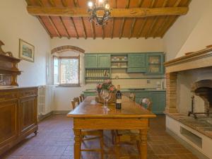 Dapur atau dapur kecil di Holiday Home Reggine-1 by Interhome