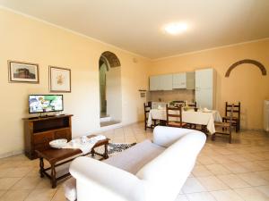 A kitchen or kitchenette at Apartment Il Tino by Interhome Még 18 kép