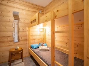 Postel nebo postele na pokoji v ubytování Apartment Lauzières 307 by Interhome