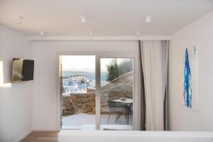 THE VIEW OF MYKONOS tokom zime