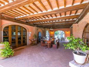 A restaurant or other place to eat at Apartment Marrone by Interhome