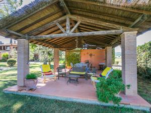 A garden outside Apartment Marrone by Interhome