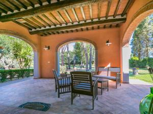 A garden outside Apartment Marrone by Interhome